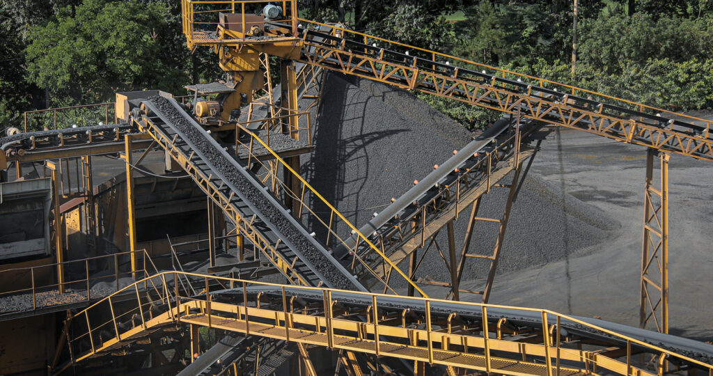 Explorando Oportunidades de Vendas de Equipamentos de Mineração: Uma Análise Comparativa entre Brasil