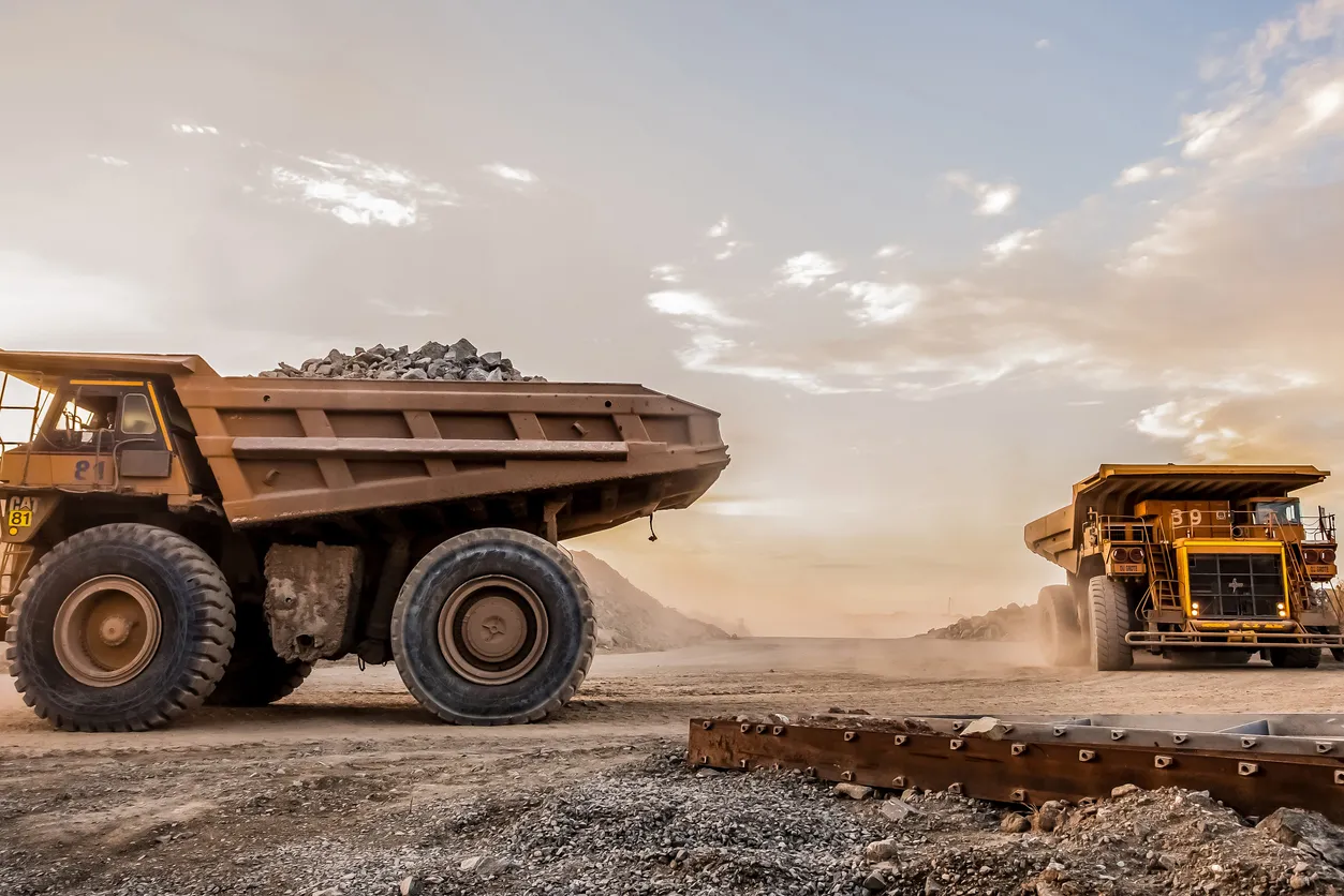 |Independent contractors operating heavy equipment for mining and construction projects in Chile
